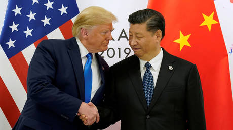 FILE PHOTO: Donald Trump shakes hands with Xi Jinping before starting their bilateral meeting during the G20 leaders summit in Osaka, Japan, June 29, 2019 © Reuters / Kevin Lamarque