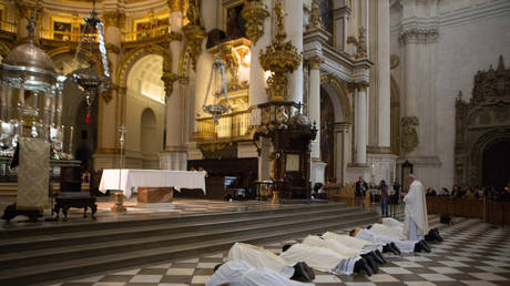 FILE PHOTO Spanish priests prostrate to seek pardon for sex abuse in the Church at the cathedral in Granada. November 23, 2014. © Reuters / Pepe Marin