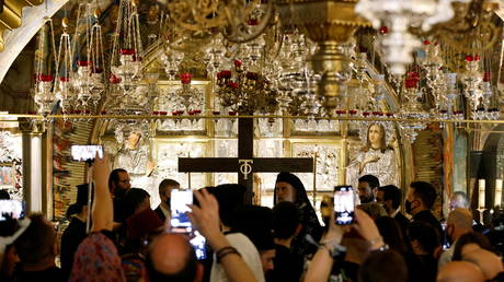 People gather at the Church of the Holy Sepulchre on Good Friday in Jerusalem's Old City. April 30, 2021. © Reuters / Amir Cohen