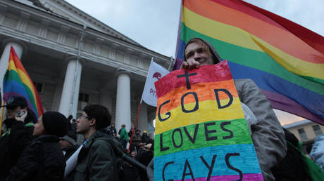 Participants of the rally 'March Against Hatred' aimed at protecting the rights of LGBT community members and immigrants in St. Petersburg. © Sputnik / Igor Russak