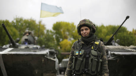 A Ukrainian woman soldier poses at a camp near the village Luganske in the region of Donetsk. © AFP PHOTO / ANATOLII STEPANOV