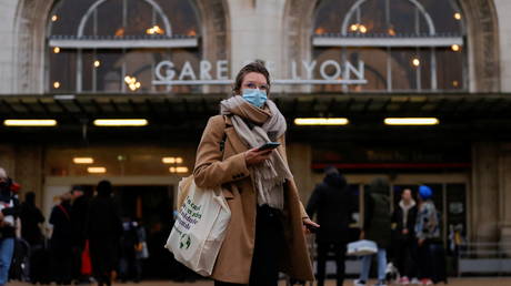 FILE PHOTO. A woman stands in front of the main entrance of Paris Gare de Lyon railway station. ©REUTERS / Christian Hartmann