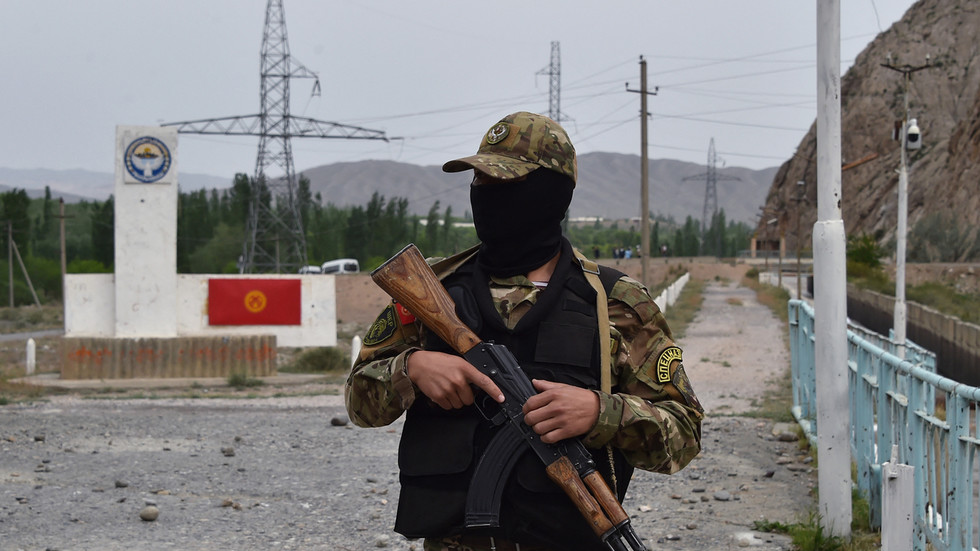 Former Soviet Republics exchange fire on the border