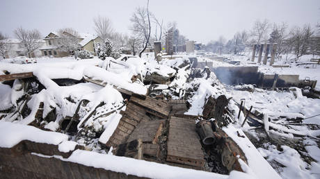 A home destroyed by wildfires in Superior, Colorado, US, January 1, 2021. © AP/David Zalubowski