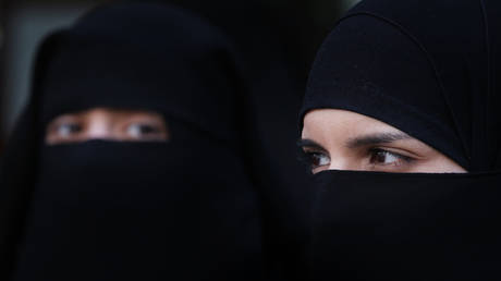 Muslim women wearing the hijab © Getty Images / Michael Lloyd