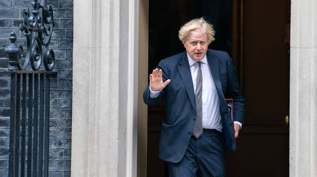 Prime Minister Boris Johnson leaving 10 Downing Street. © Dominic Lipinski / PA Images / Getty Images