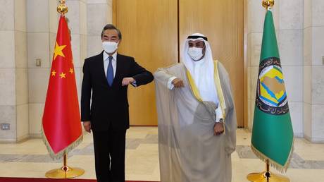 Visiting Chinese State Councilor and Foreign Minister Wang Yi (L) meets with Secretary-General of the Gulf Cooperation Council (GCC) Nayef bin Falah Al-Hajraf in Riyadh, Saudi Arabia, on March 24, 2021. © Global Look Press / Song Boqi / Xinhua