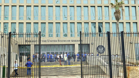 FILE PHOTO. Personnel gather at the US Embassy in in Havana, Cuba. ©Sven Creutzmann / Mambo photo via Getty Images