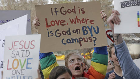 FILE PHOTO: BYU students protesting at the Mormon Church's headquarters in Salt Lake City, Utah. March 6, 2020. © AP / Rick Bowmer