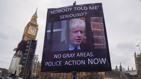Johnson’s govt accused of threatening a dozen rebel Tory MPs - rt