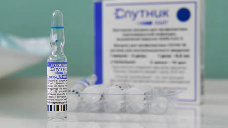 An ampule of Sputnik Light vaccine against the coronavirus disease. © Sputnik / Alexandr Kryazhev