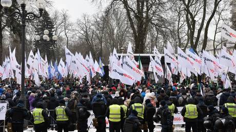 WATCH: Protesters attempt to storm Ukrainian parliament