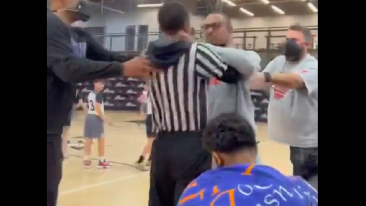 Chaos hits youth basketball game as coach 'chokes out referee' (VIDEO) — RT  Sport News