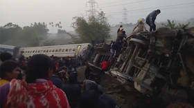 Multiple deaths & injuries after train derails (PHOTOS, VIDEO)