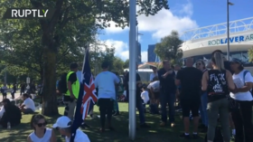 تماشا کنید: تظاهرات هواداران جوکوویچ در مقابل مسابقات آزاد استرالیا