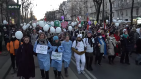 Тысячи людей протестуют против первого в Европе плана обязательной вакцинации