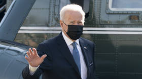 Biden « clarifie l'air » après avoir insulté un journaliste