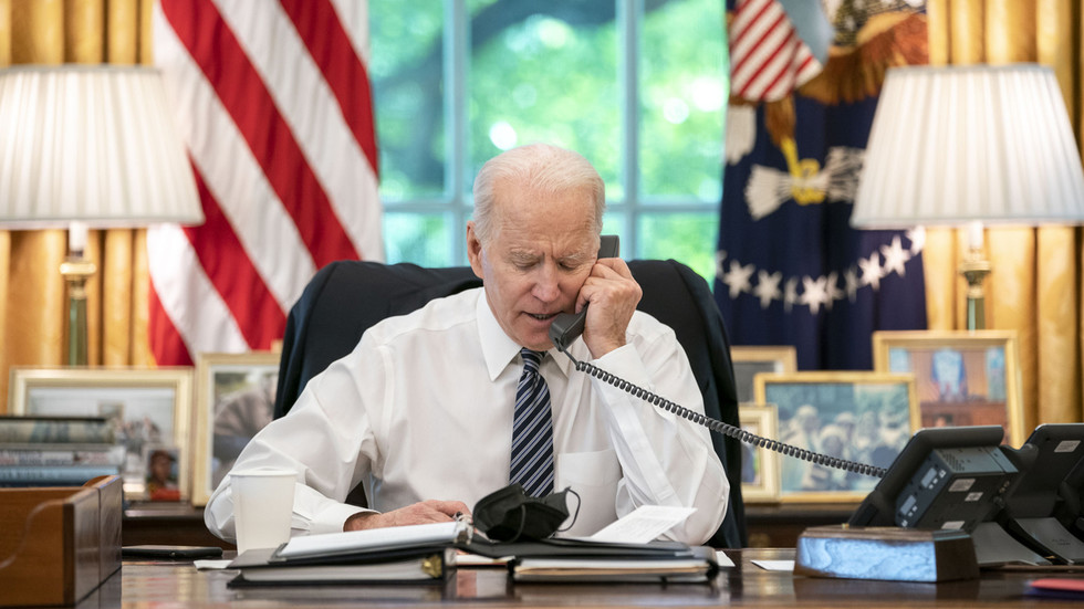 Biden makes Ukraine pledge in Zelensky call