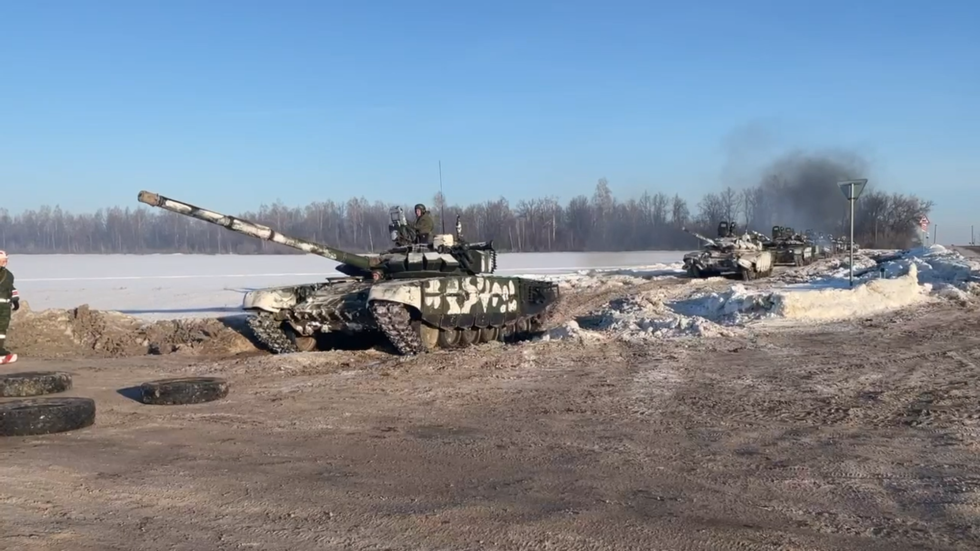 WATCH Russia pull back weaponry