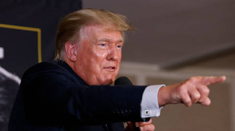 FILE PHOTO: Donald Trump speaks after the fight between Evander Holyfield and Vitor Belfort at Seminole Hard Rock Hotel & Casino in Hollywood, Florida, September 11, 2021© Getty Images / Douglas P. DeFelice