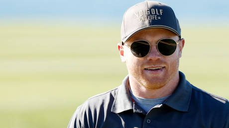 Boxing superstar Canelo lands big at celebrity golf showdown (VIDEO)