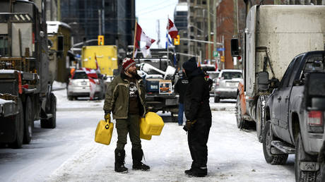 Ottawa police threaten arrests for sharing fuel with Freedom Convoy