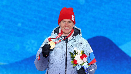 Alexander Bolshunov collected his gold medal on Saturday. © Patrick Smith/Getty Images