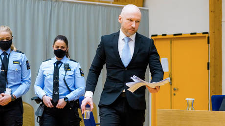 Anders Breivik arrives at the trial where he is requesting release on parole at a makeshift courtroom in Skien prison. © AFP / Ole Berg-Rusten