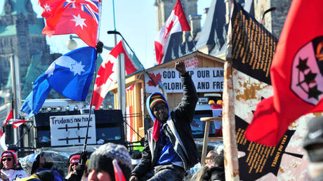 Protesters of the Freedom convoy gather near the parliament hill as truckers continue to protest in Ottawa, Canada on February 7, 2022. © Photo by Kadri Mohamed/Anadolu Agency via Getty Images