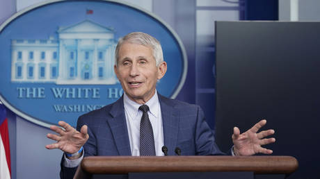 Dr. Anthony Fauci speaks during the daily briefing at the White House in Washington, DC, December 1, 2021 © AP / Susan Walsh)