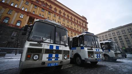Police cars outside the Federal Security Service (FSB) building on Lubyanka Square in Moscow. © Sputnik / Evgeny Odinokov