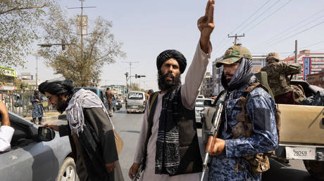 FILE PHOTO: Taliban police from the 8th district precinct are seen at a checkpoint in Kabul, Afghanistan, September 24, 2021 © Getty Images / Paula Bronstein