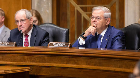 FILE PHOTO. U.S. Sen. Jim Risch (R-ID), chairman and U.S. Senator Bob Menendez (D-N.J.), Ranking Member of the Senate Foreign Relations Committee. © Getty Images / Aurora Samperio