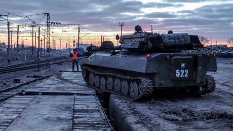 Russian tank leaving for Russia after joint exercises of the armed forces of Russia and Belarus near Brest. © AFP / Handout / Russian Defence Ministry