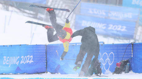 Olympic skier crashes into cameraman (PHOTOS)