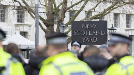 Police officers outside New Scotland Yard in London, United Kingdom. © Rasid Necati Aslim / Anadolu Agency / Getty Images