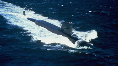 As an ex-US intelligence officer, I believe an American sub did violate Russian waters