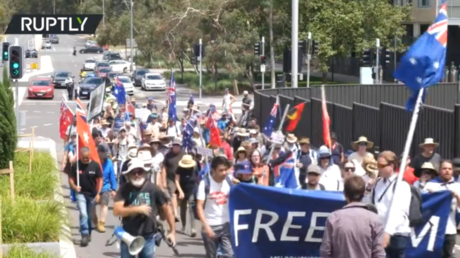 Australian ‘Freedom Convoy’ marches to parliament building (VIDEO)