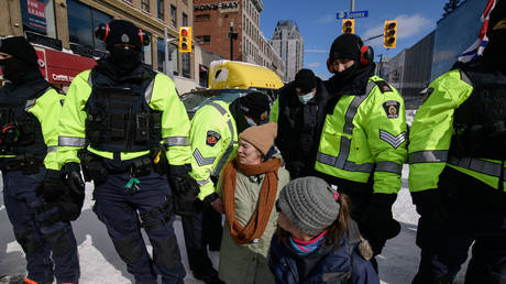 Canadian police on February 18 began a massive operation to clear the protests against Covid health rules