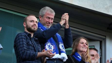 Roman Abramovich celebrates Chelsea winning the Premier League in 2017. © Catherine Ivill / AMA / Getty Images