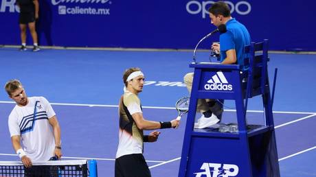 Alexander Zverev unleashed his anger on the umpire. © Marcos Dominguez / MexTenis via AP