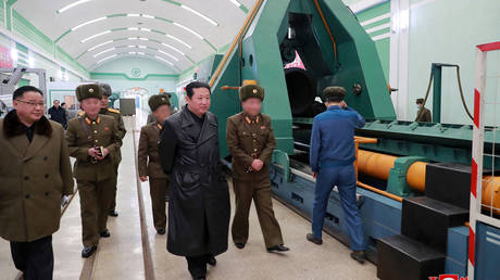 Kim Jong-un inspecting a weapons system © AFP Photo / KCNA via KNS