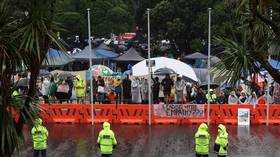 New Zealand uses unusual tactics to flush out anti-mandate protesters