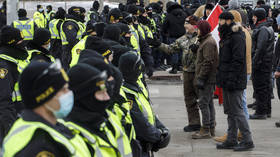 Полиция арестовала последних протестующих на границе США и Канады, движение возобновится