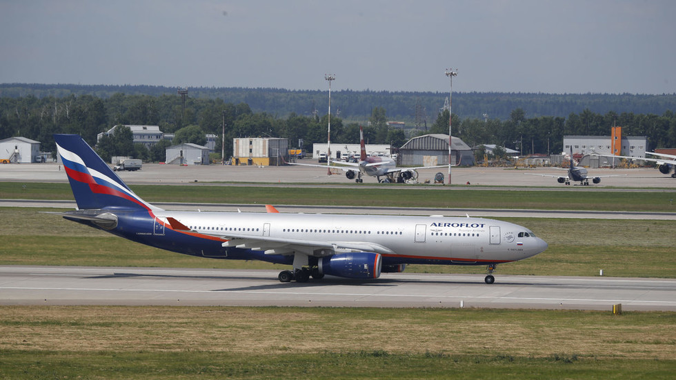Russia’s biggest airline halts international flights