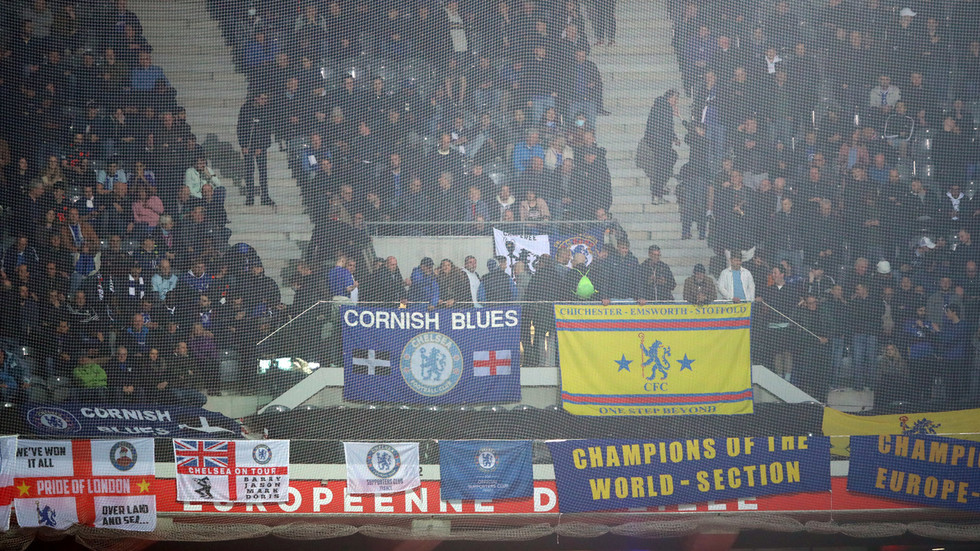 Chelsea fans teargassed in clash with French police after Abramovich chants (VIDEO)