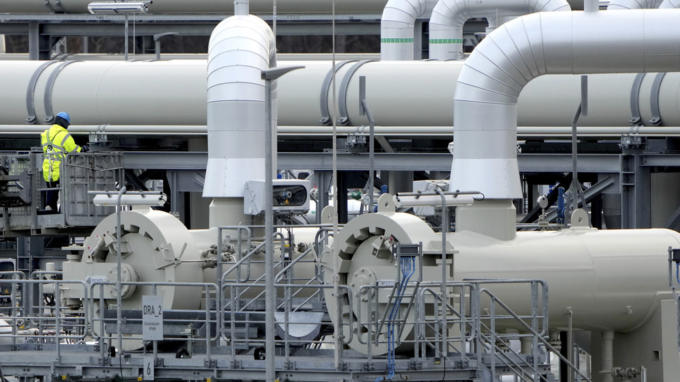 Russia's Putin and Germany's Scholz talk gas for rubles
