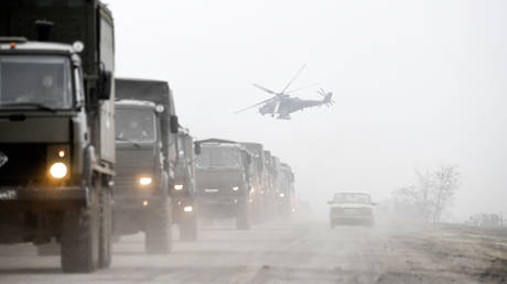 Russian Mil Mi-24 military helicopter and vehicles are seen in Armyansk, in the northern part of Crimea, Russia. © Sputnik/Konstantin Mihalchevskiy