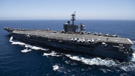 US navy aircraft carrier USS Theodore Roosevelt transits the Pacific Ocean. © US Navy / Getty Images
