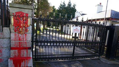 A view of the Embassy of Russia in Dublin, Ireland where protesters poured red paint on the coat of arms of the Russian Federation, February 24, 2022 © Getty Images / Brian Lawless